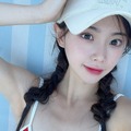 一瞬履いていないのかと…韓国チアガール、超短パンの“無防備あぐら”でファンの視線釘付けに！【PHOTO】 画像