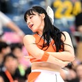愛称“太もも女神”の韓国チアガール、健康的な美脚全開！しましまトップス＆超短パン姿に釘付け…【PHOTO】 画像