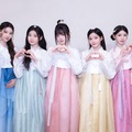 勢いに乗るILLIT、韓服姿で秋夕（チュソク）の挨拶「ゆっくり休んで体も心も充電される時間を」 画像
