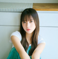 日向坂46・下田衣珠季、18歳らしいフレッシュな魅力！シンプルワンピで『FLASH』に登場 画像