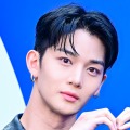 Wanna One出身ペ・ジニョン、まるで彫刻！新AL『STILL YOUNG』コンセプトフォト公開