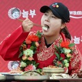「そこで韓国料理フルコース!?」　韓国ゴルフ場での珍しい光景 画像