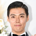 悪いことをした？日本国籍を放棄して韓国人になったタレント、妻の前でひざまずいたワケ 画像