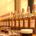 写真は熟成前（右）と熟成後（左）熟成前は“泡”を感じるビールだが、熟成後は炭酸が落ち着き、深みのある味わいに【撮影／小松暁子】