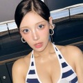 現役アイドルと思えない迫力にクギ付け…LIGHTSUM・チョウォン、美貌に目が行く肩丸出し衣装【PHOTO】 画像