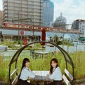 櫻坂46・新センター村井優＆初選抜・遠藤理子、仲睦まじい制服ツーショットを披露！ 画像