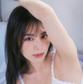 元乃木坂46・相楽伊織、白ランジェリーで妖艶な表情！『FLASH』で表紙を飾る 画像