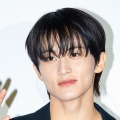 「発狂しちゃう」NCT・マーク、破壊力抜群の黒髪×黒スーツ姿が話題！成熟した魅力に注目【独自写真】 画像