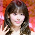 衝撃の“マイナス10歳肌”！LE SSERAFIM・宮脇咲良、胸元パックリドレスで見せた奇跡の透明感【PHOTO】 画像