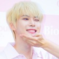 「笑顔が眩しい…」NCT・ドヨン、爽やか“好青年ルック”でイベントに登場【PHOTO】 画像