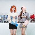 NiziU・RIKU＆MIIHIが韓国ブランド「EMIS」日本初旗艦店で商品チョイス「今の私にドストライク！」 画像