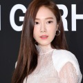 見えるというより見せてる？元少女時代・ジェシカ、“アンダーウェアくっきり”の薄手トップスで魅了【PHOTO】 画像