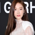 見えるというより見せてる?元少女時代・ジェシカ、“アンダーウェアくっきり”の薄手トップスで魅了【PHOTO】