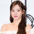 TWICE・ナヨン、挑発的な“チョコミント衣装”で舌ペロ!ツアーオフショットが話題【PHOTO】