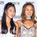 本当に14歳…？秋山成勲の娘サランちゃん、モデル母譲りの美貌＆スタイル際立つ“成熟ビジュアル”に視線集中【PHOTO】 画像