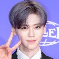 「顔と身体のギャップが…」NCT・ジェミン、タンクトップからのぞくムキムキ筋肉に視線集中【PHOTO】