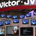 【CEATEC 2005】ビクター、70型のフルHDリアプロTVを組み合わせたシアターシステムなど 画像