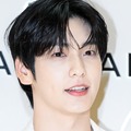 TXT・スビン、日本の“人気アイス”を片手に夜の街に出没！オフショットに反響「メロオッパすぎ」【PHOTO】 画像