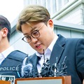飲酒運転で当て逃げ→マネージャー生贄で服役中の韓国歌手、偽ニュース騒動で“獄中書簡”が再注目