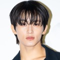 NCT・マーク、イルミネーションより輝く“彼氏風SHOT”にときめき「クリスマスデートじゃん！」【PHOTO】 画像