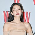 「支えきれてる？」BLACKPINK・ジェニー、胸元あらわな“コルセット風衣装”に視線釘付け【PHOTO】 画像