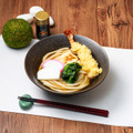 『年明け 寿 特大海老天うどん』（税込1,380円）