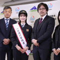 1日運行管理者に就任した丹生明里（左から2人目）【撮影／平木昌宏】