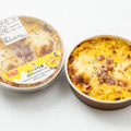 セブン‐イレブン、“のび～るチーズ”の焼きカルボナーラ＆“4種チーズ”のフランクドッグを13日より販売！ 画像