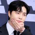 NCT・ジャニー、迫力満点の“上腕二頭筋”を披露!ユニフォーム姿で魅力全開「ギャップにやられた…」