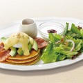 【ブレックファスト】エッグベネディクトパンケーキ（サラダ・ヨーグルト付）（税込1,518円）