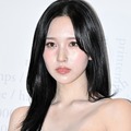 息をのむ美貌…TWICE・ミナ、黒ドレスで妖艶オーラ全開!“女神級”の美しさに「エグイ」「信じられない」