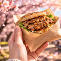 桜を見ながら和牛ライスバーガーや串焼きを食べ歩き！京都・宇治川沿いの飲食店でお花見フェアを開催 画像