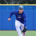 守備練習するブルージェイズ岡本和真選手（C）NHK