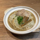 こってりスープの土鍋に肉汁餃子をイン！天下一品×ダンダダン、初のコラボメニューが登場 画像