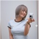 伊藤愛真、ホワイトベージュのショートウルフに！ヘソちらファッションも反響 画像