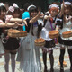 秋葉原でメイドらが打ち水！今年で7回目 画像