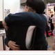 自分で自分を抱きしめられるデバイス……デモ動画がYouTubeに掲載 画像
