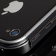 ポリカーボネートと金属素材でしっかりガード！ ワンポイントのメタルが映えるiPhoneバンパー 画像