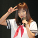 スカート短すぎ!?　愛川ゆず季がセーラー服で学級委員長に 画像