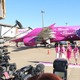 「MARIKO JET」の顔がデカイ　篠田麻里子CAびっくり 画像