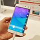 NTTドコモ、側面に曲面ディスプレイを配した話題のモデル「GALAXY Note Edge SC-01G」 画像