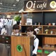 【CEATEC 2014　Vol.47】会場内でコーヒーを飲みながらスマホの充電ができるスポットがある――Qi 画像