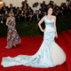 レッドカーペットの主役はトレーンを引くクチュールドレス【2014MET BALL】 画像