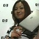 【短期集中連載(ビデオニュース)】原理恵子のミニノートPCレポート(番外編)「HP 2133 Mini-Note PC」でポージング 画像