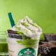 スタバからチョコレートケーキが丸ごとのったデザートフラペチーノ登場 画像