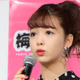 藤田ニコル、シャツをたくし上げ背中をチラリ！引き締まったボディに絶賛の声 画像