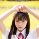 けもフレ声優・尾崎由香のがかわいらしい制服姿を披露！ 画像