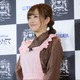 新妻の菊地亜美、プライベートのエプロン姿披露！のろけエピソードも 画像