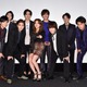 堀田茜、主演作舞台挨拶にチェックのミニスカ姿で登場！パートナーに求める条件明かす 画像