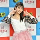 生見愛瑠が初カレンダーをリリース「おばあちゃんになってもミニスカート」 画像
